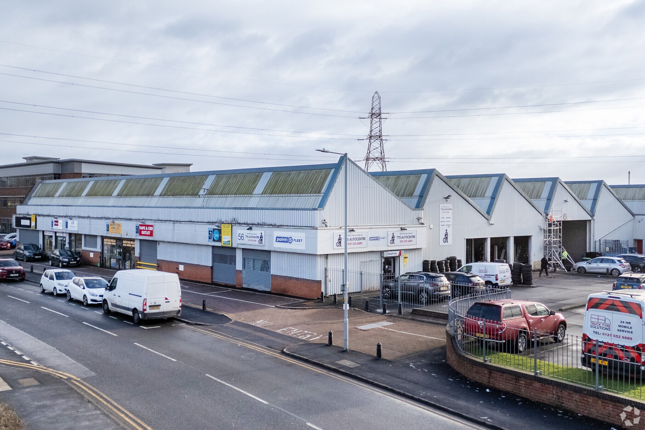 Rounds Green Rd, Oldbury to rent Building Photo- Image 1 of 7