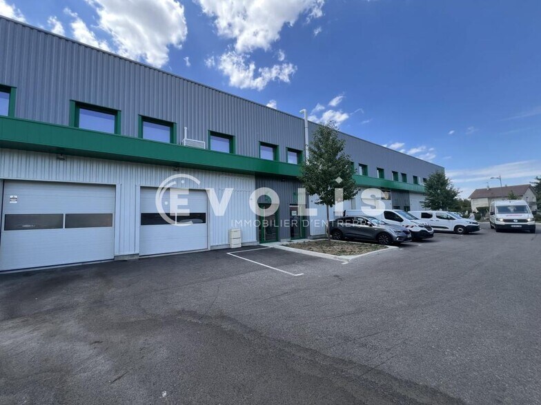 12 Rue Léopha, Mions to rent - Building Photo - Image 3 of 11
