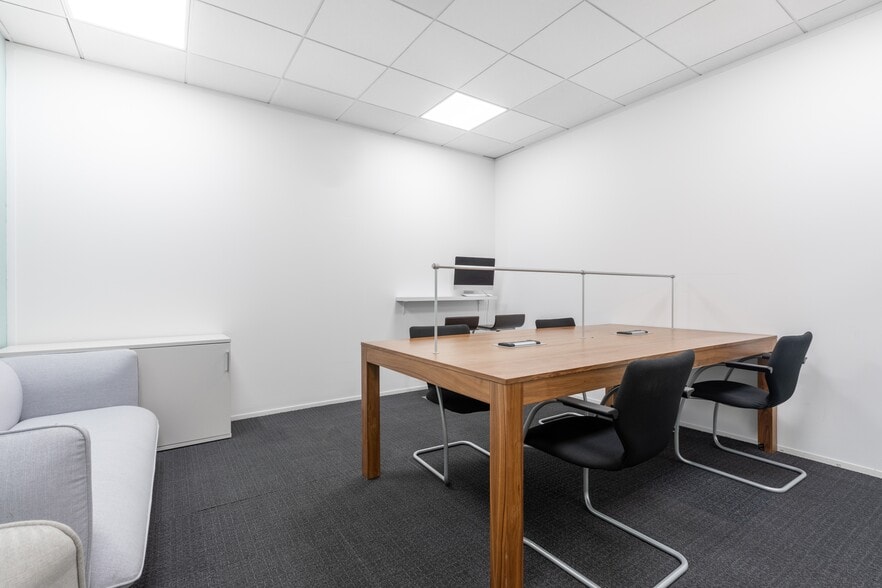 41 London Rd, Reigate to rent - Interior Photo - Image 3 of 10