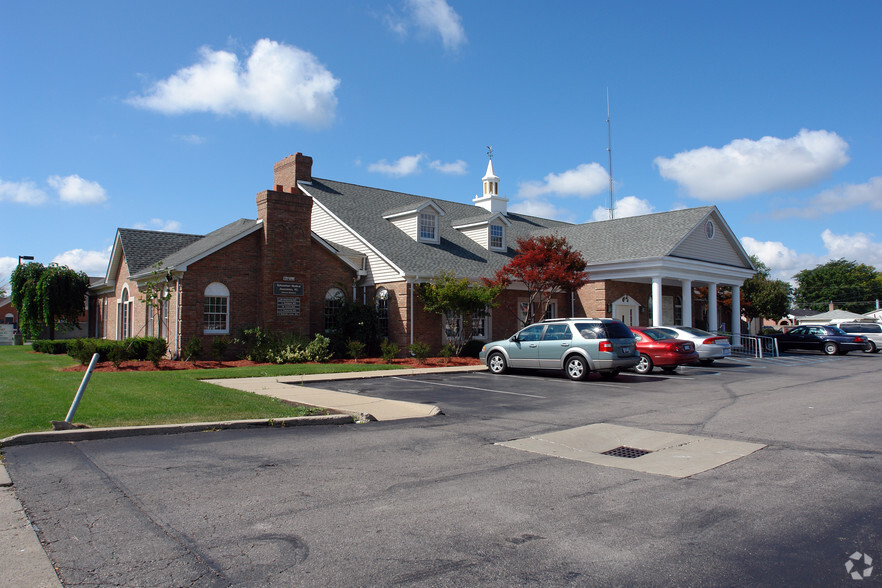 27101 Schoenherr Rd, Warren, MI for sale - Primary Photo - Image 1 of 1