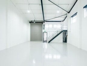 Malmesbury Rd, Cheltenham to rent Interior Photo- Image 2 of 3