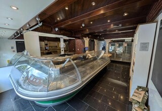 39 High St, Godalming to rent Interior Photo- Image 2 of 5