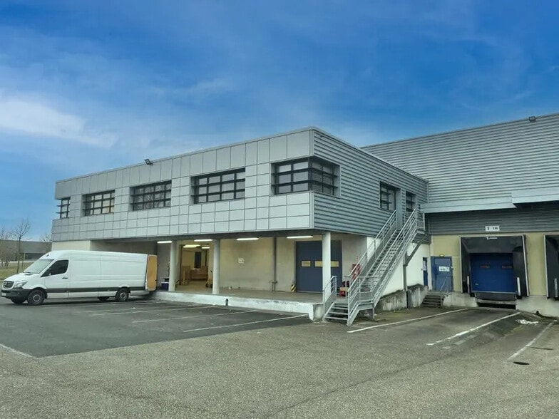 Industrial in Miribel to rent - Building Photo - Image 3 of 10