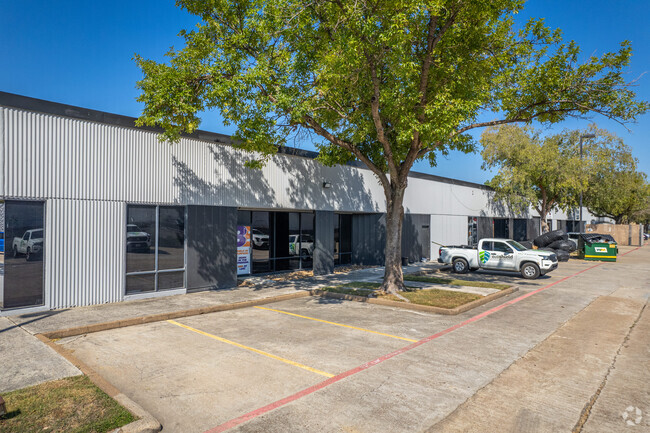 More details for 301 Wells Fargo Dr, Houston, TX - Office, Light Industrial for Rent