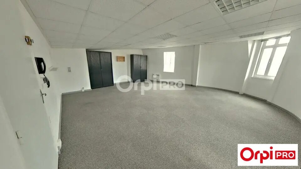 Office in Lille to rent Interior Photo- Image 1 of 3