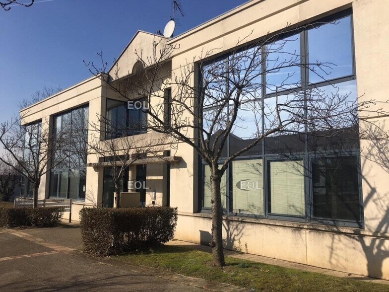 Office in Créteil to rent - Building Photo - Image 1 of 6