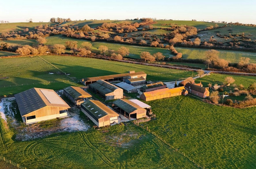 B4011, Aylesbury to rent - Primary Photo - Image 1 of 3