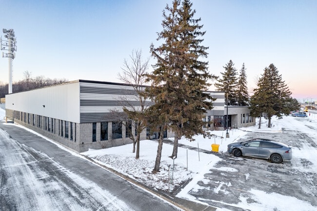 More details for 1875-1905 Boul Lionel-Bertrand, Boisbriand, QC - Light Industrial to Rent
