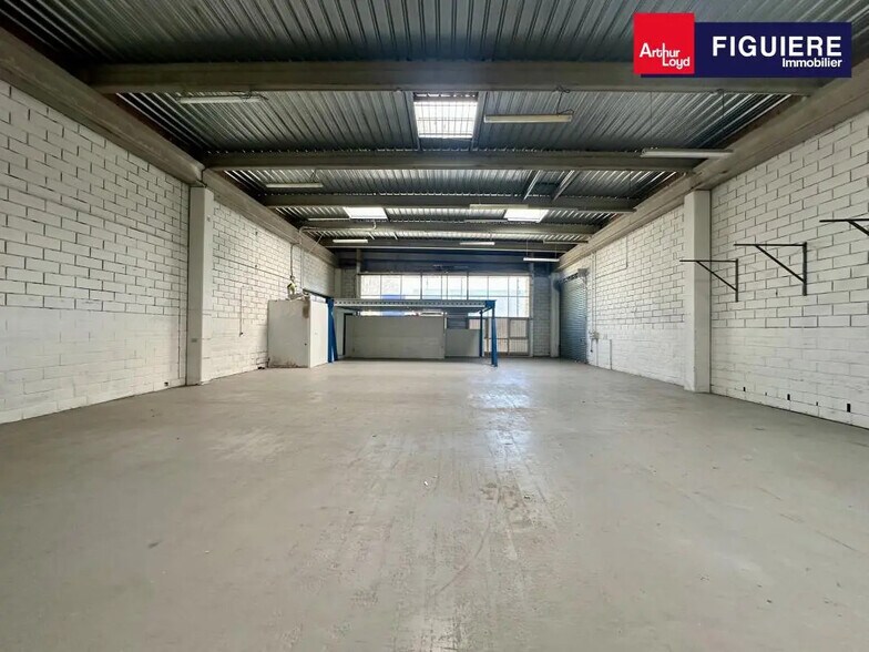 82 Boulevard De L'Europe, Vitrolles to rent - Building Photo - Image 3 of 9