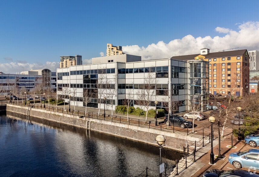 Waterfront Quay, Salford to rent - Building Photo - Image 3 of 8