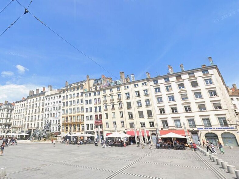 Office in Lyon to rent - Building Photo - Image 1 of 5
