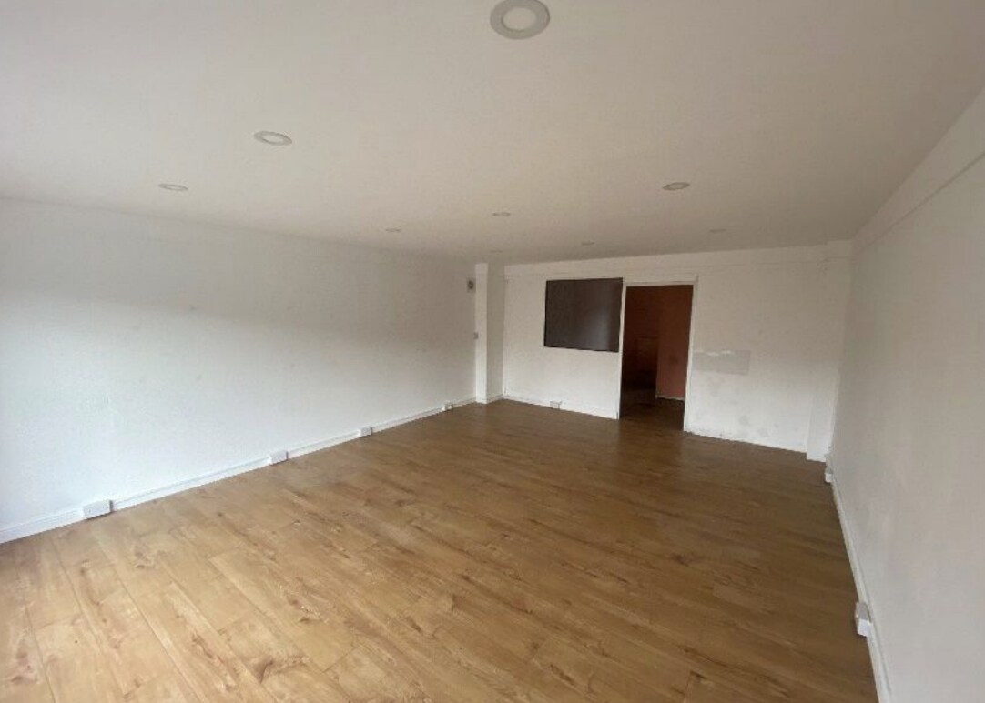 3-8 St. Johns Sq, Daventry to rent Interior Photo- Image 1 of 2