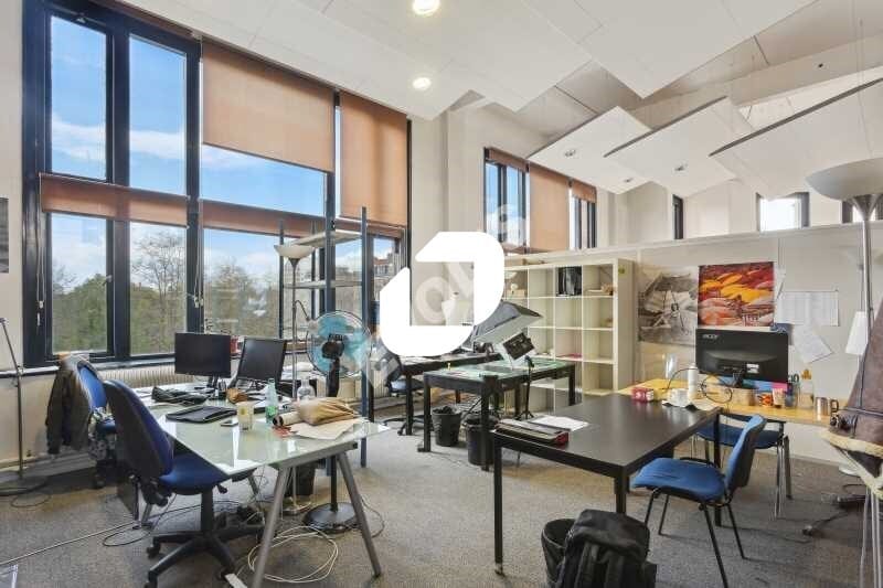 Light Industrial in Paris to rent - Building Photo - Image 3 of 15