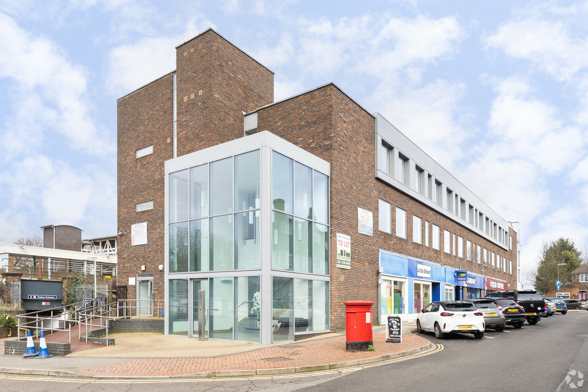 Station Appr, West Byfleet to rent Building Photo- Image 1 of 8