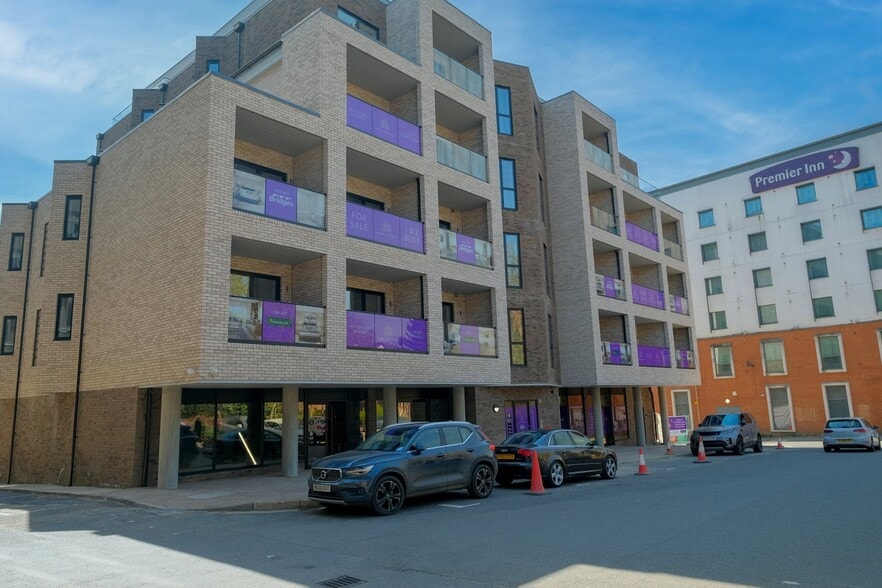 3 Firgrove Rd, Farnborough to rent - Building Photo - Image 3 of 4