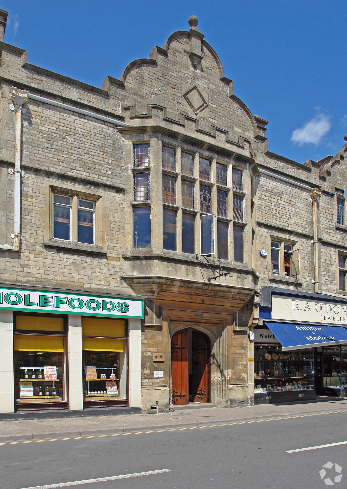 10 Castle St, Cirencester to rent Primary Photo- Image 1 of 2