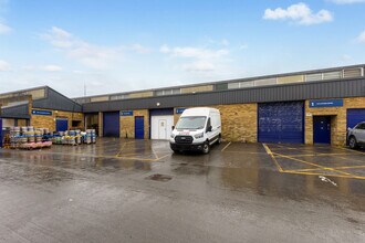 Units 1 - 3 Hamilton Rd, London to rent Building Photo- Image 2 of 5