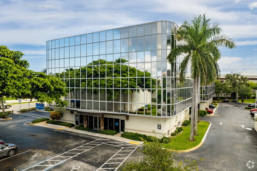 900 N Federal Hwy, Boca Raton, FL to rent - Building Photo - Image 1 of 21
