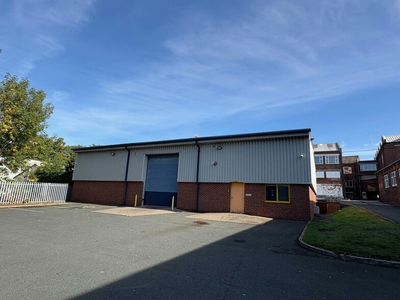 Burley Hill Trading Est, Leeds to rent - Building Photo - Image 1 of 1