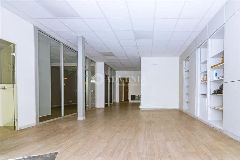 Location Commerce 200 m² - Photo 1