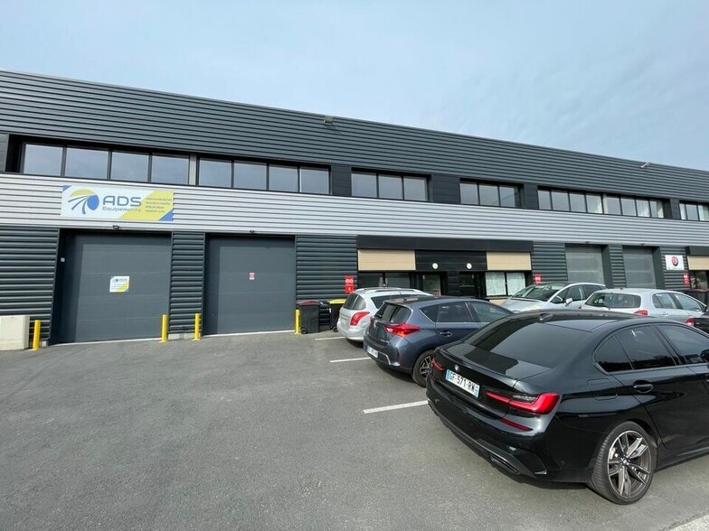 Light Industrial in Aulnay-sous-Bois to rent - Building Photo - Image 1 of 6