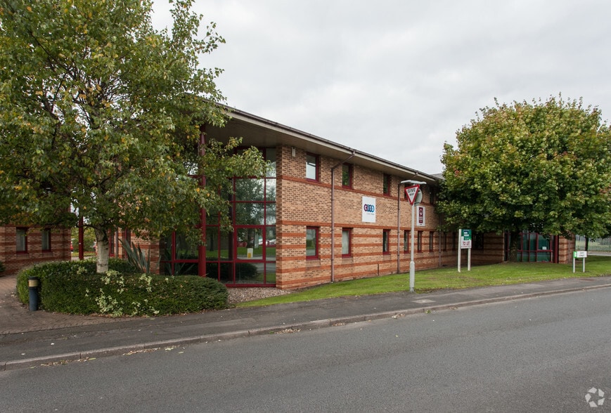 David St, Bridgend to rent - Building Photo - Image 2 of 5