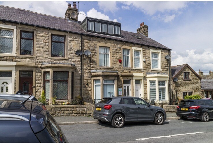8 Park Av, Barnoldswick for sale Primary Photo- Image 1 of 1