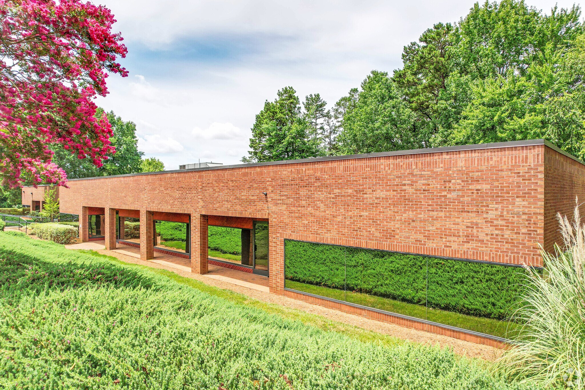 5715 Westpark Dr, Charlotte, NC to rent Building Photo- Image 1 of 7