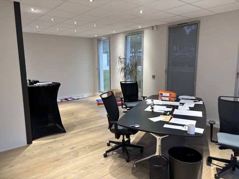 Office in Aix-en-Provence for sale - Interior Photo - Image 2 of 4