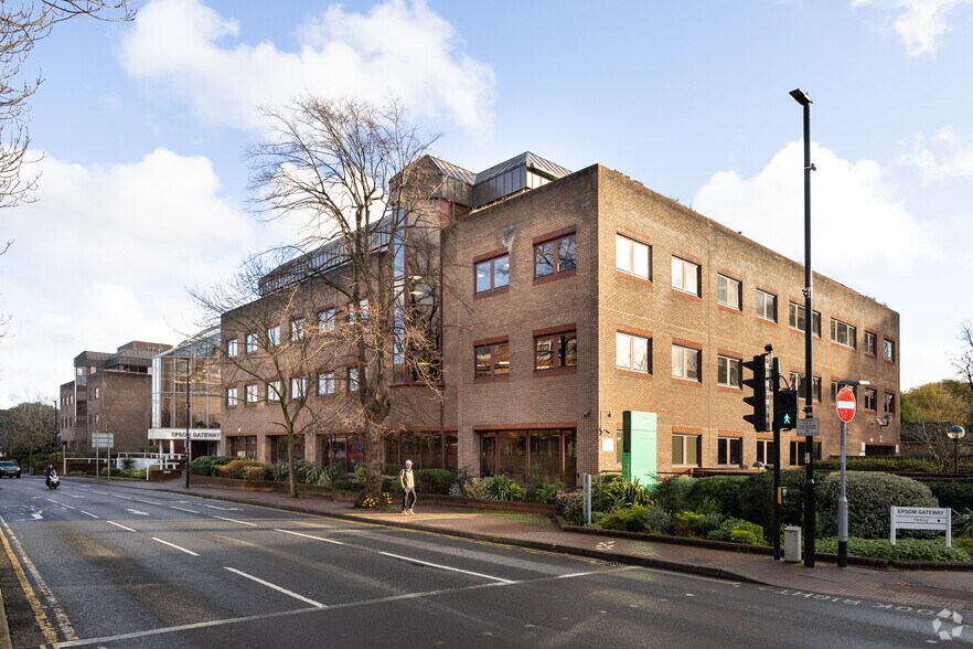 2 Ashley Av, Epsom for sale - Primary Photo - Image 1 of 1