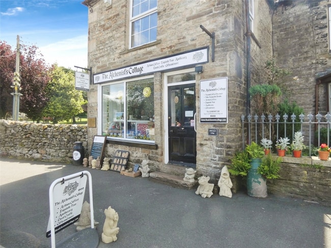 More details for Penn Lane, Hawes - Retail to Rent