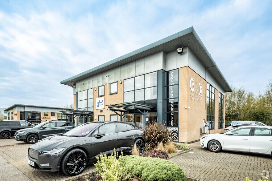 Hurricane Ct, Liverpool to rent - Building Photo - Image 2 of 6