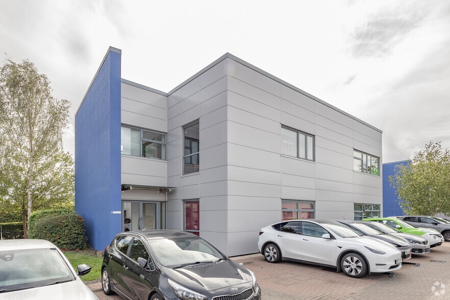 Kelvin Rd, Swindon to rent - Primary Photo - Image 2 of 3