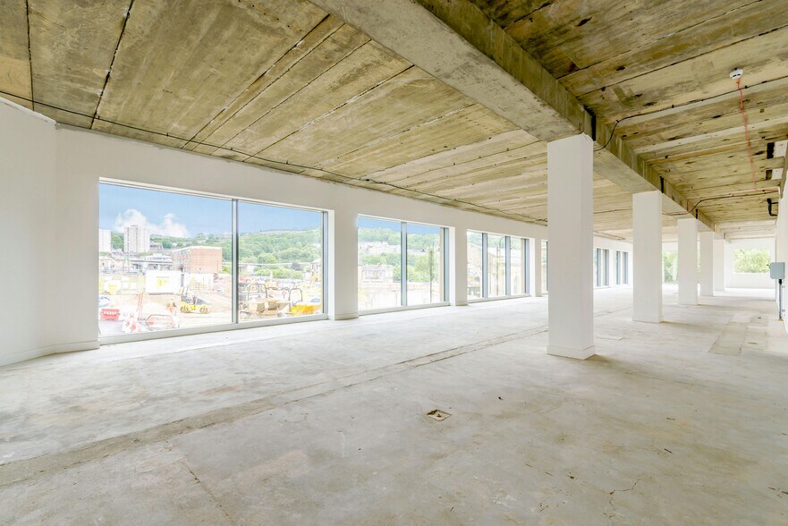 Northgate, Halifax to rent - Building Photo - Image 3 of 23