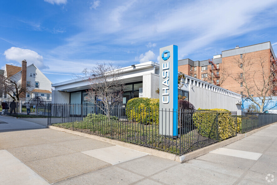 18401 Hillside Ave, Jamaica, NY for sale - Primary Photo - Image 1 of 5