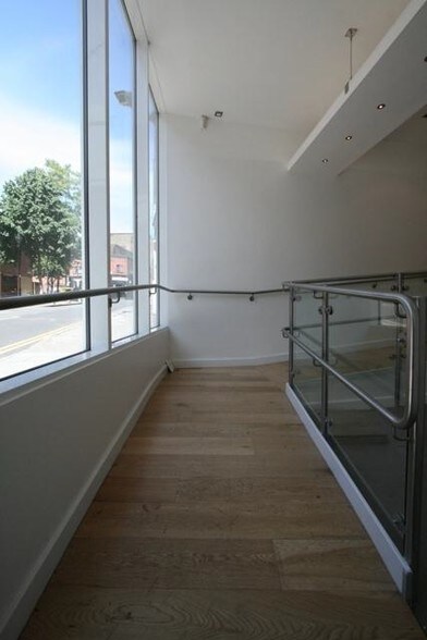 62-64 Farringdon Rd, London to rent - Interior Photo - Image 2 of 4