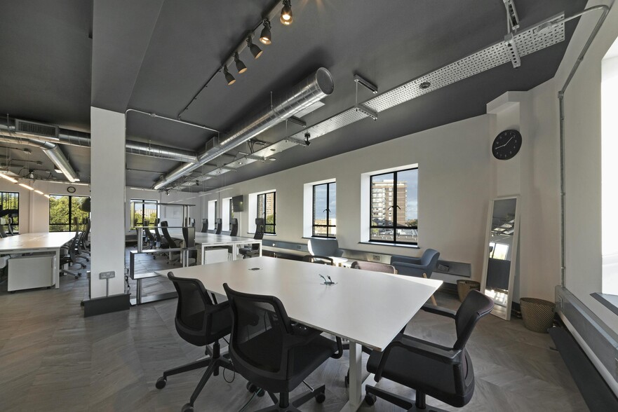 16 Perseverance Works, London for sale - Interior Photo - Image 3 of 8