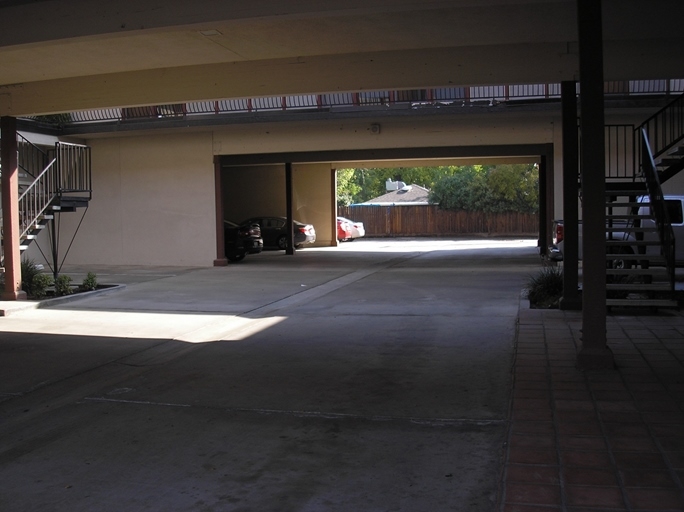 210 S Mooney Blvd, Visalia, CA for rent - Building Photo - Image 3 of 5