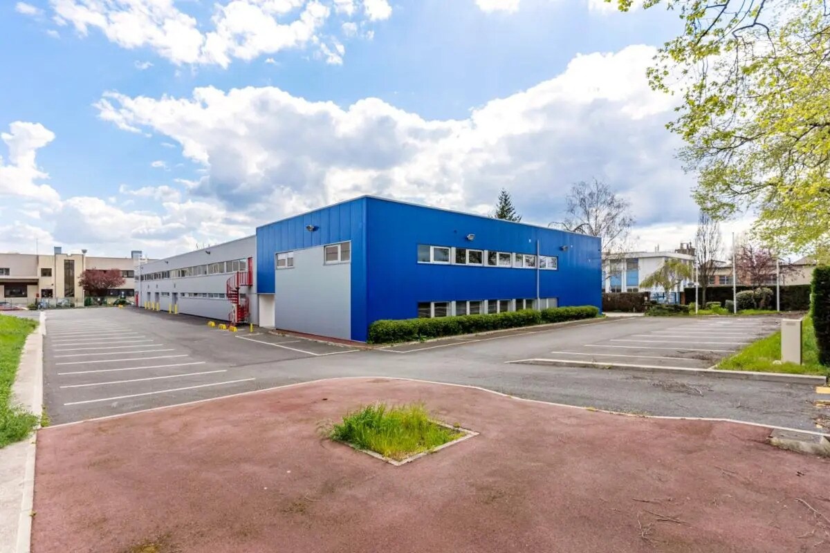 Light Industrial in Bezons to rent Building Photo- Image 1 of 19