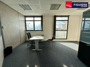 1140 Rue André Ampère, Aix-en-Provence to rent Interior Photo- Image 2 of 4