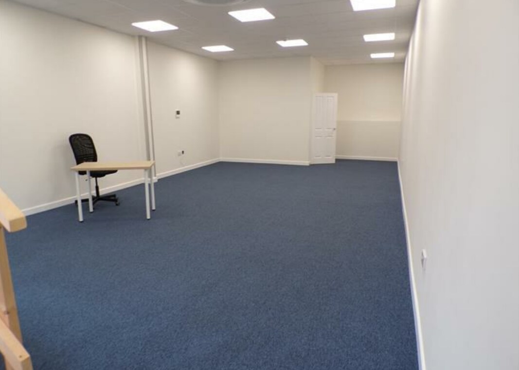 23-25 Fore St, Totnes to rent Interior Photo- Image 1 of 3