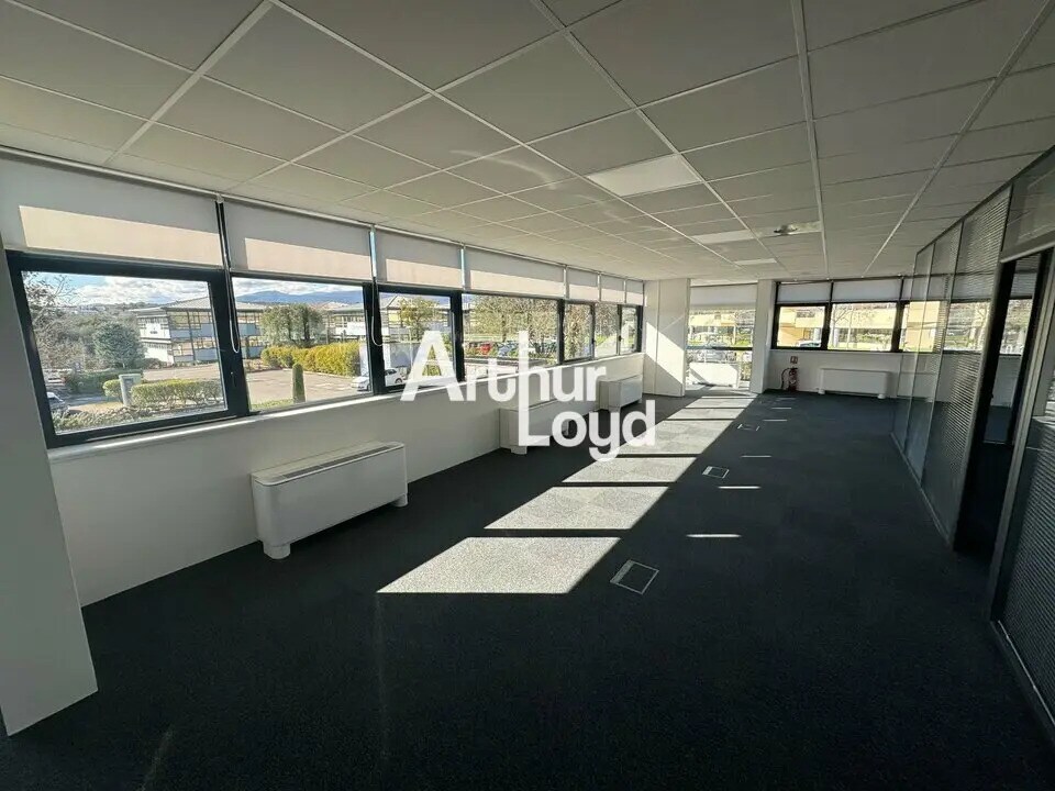 Office in SOPHIA ANTIPOLIS to rent Building Photo- Image 1 of 38