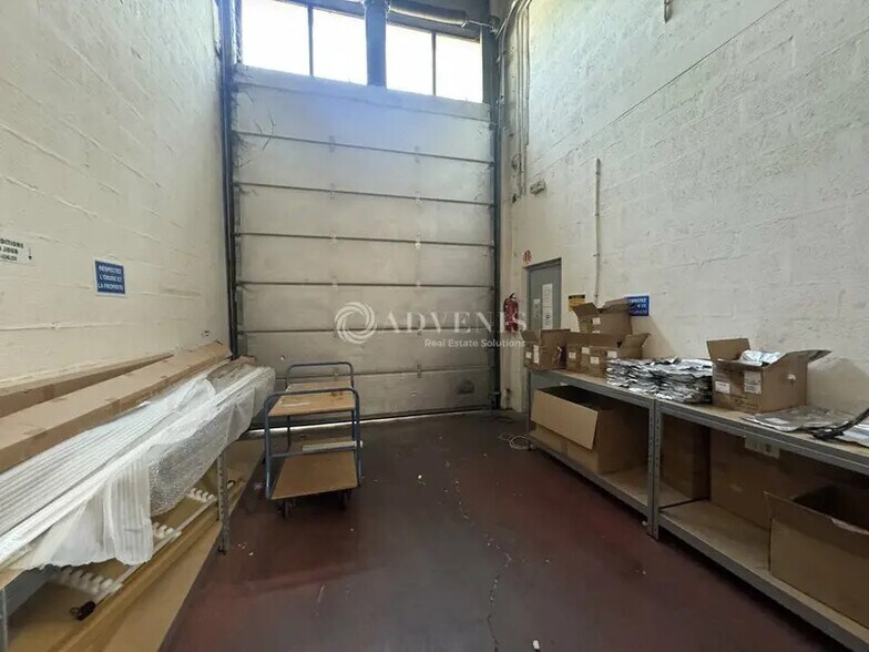 Light Industrial in Villepinte to rent - Interior Photo - Image 3 of 8