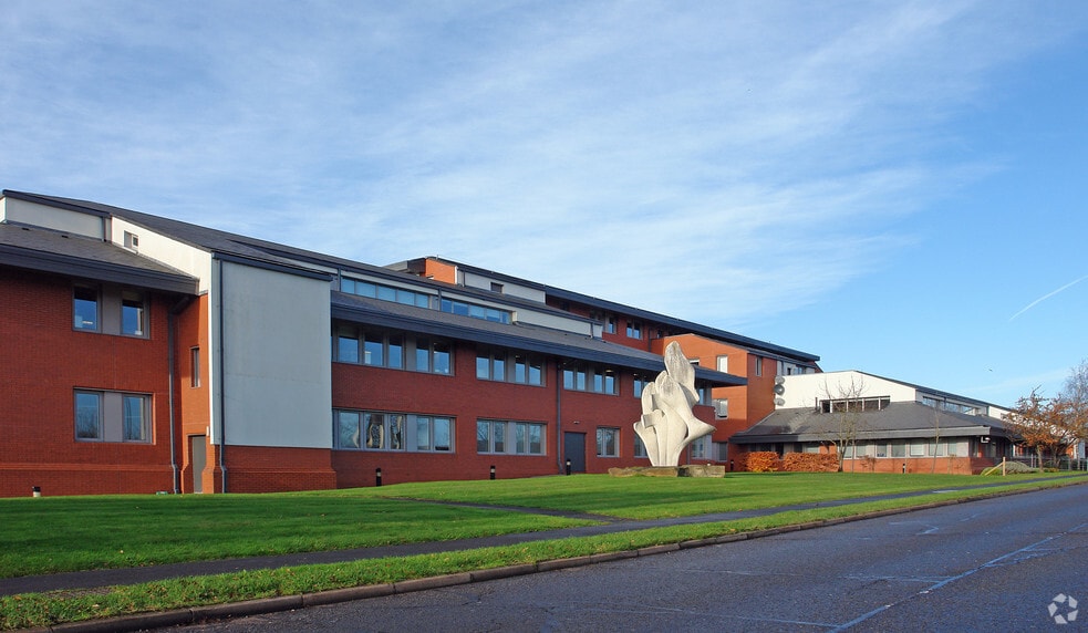 Parkway, Marlow for sale - Building Photo - Image 3 of 27