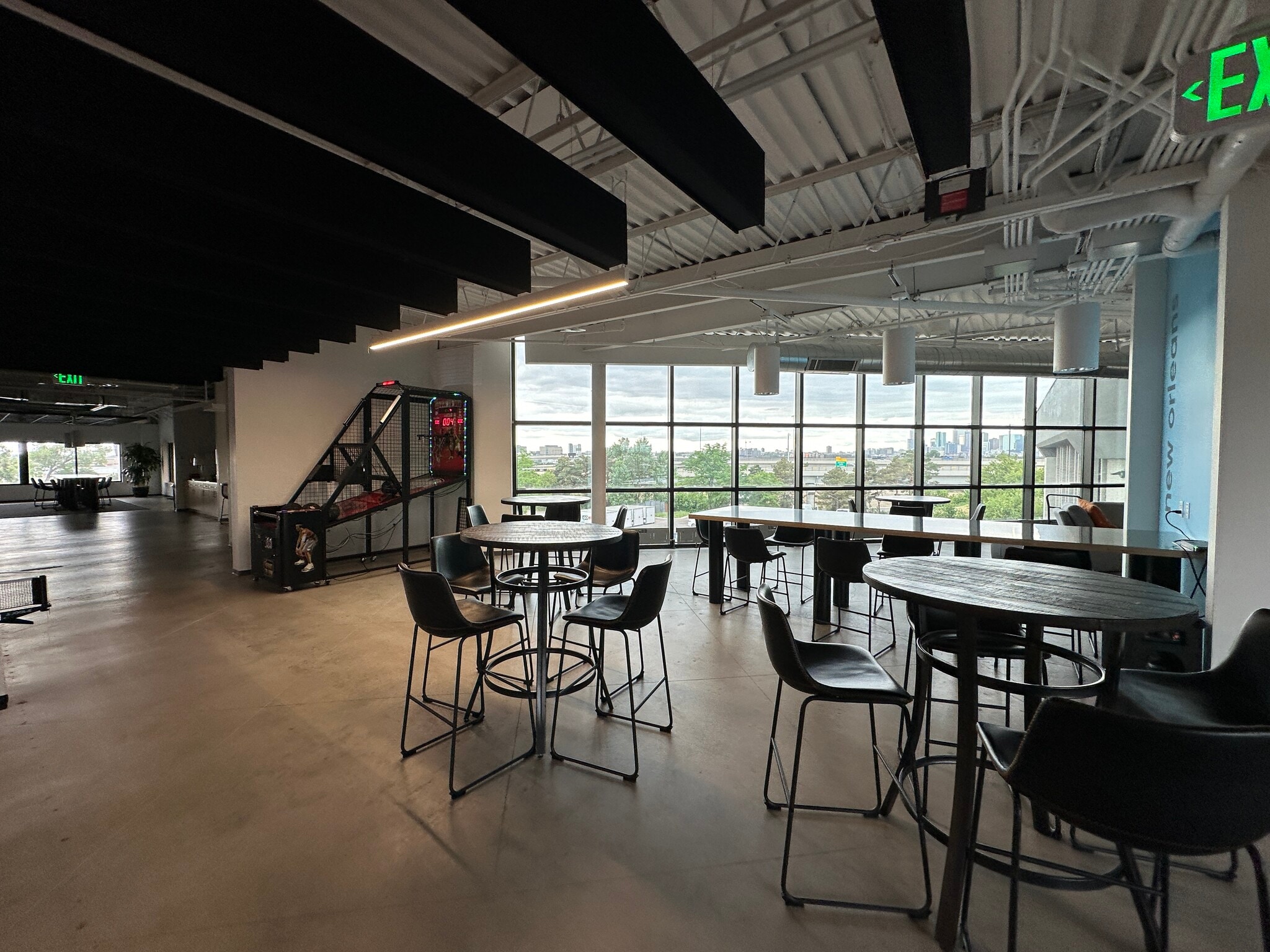 400 W 48th Ave, Denver, CO to rent Interior Photo- Image 1 of 29