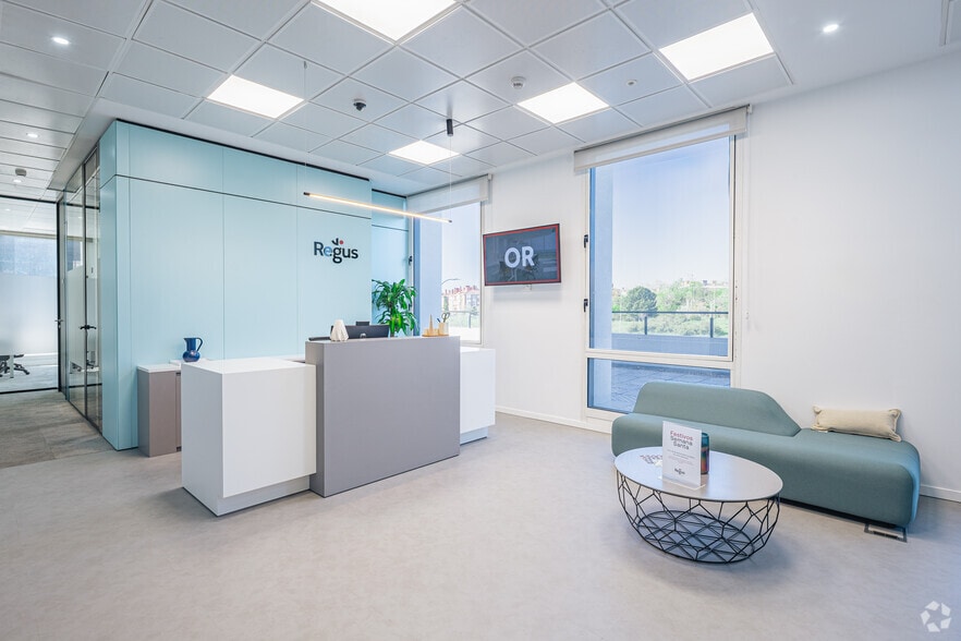 Calle de la Ribera del Loira, 16 I-18, Madrid, Madrid to rent - Lobby - Image 2 of 22