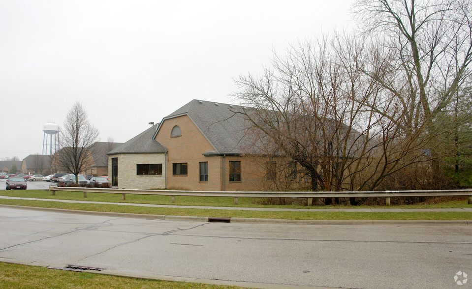 3913-3931 Berry Leaf Ln, Hilliard, OH for rent - Building Photo - Image 2 of 9