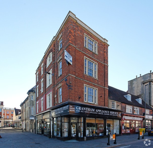 28-29 Market Pl, Grantham to rent - Building Photo - Image 3 of 7