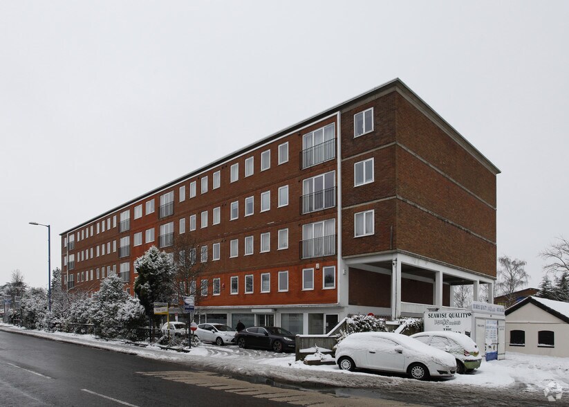 230 High St, Potters Bar EN6 5BL UK