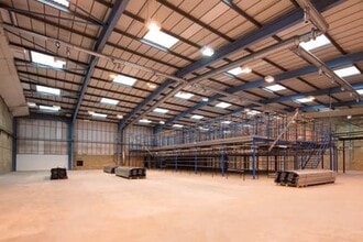 Victoria Rd, London to rent Interior Photo- Image 2 of 2